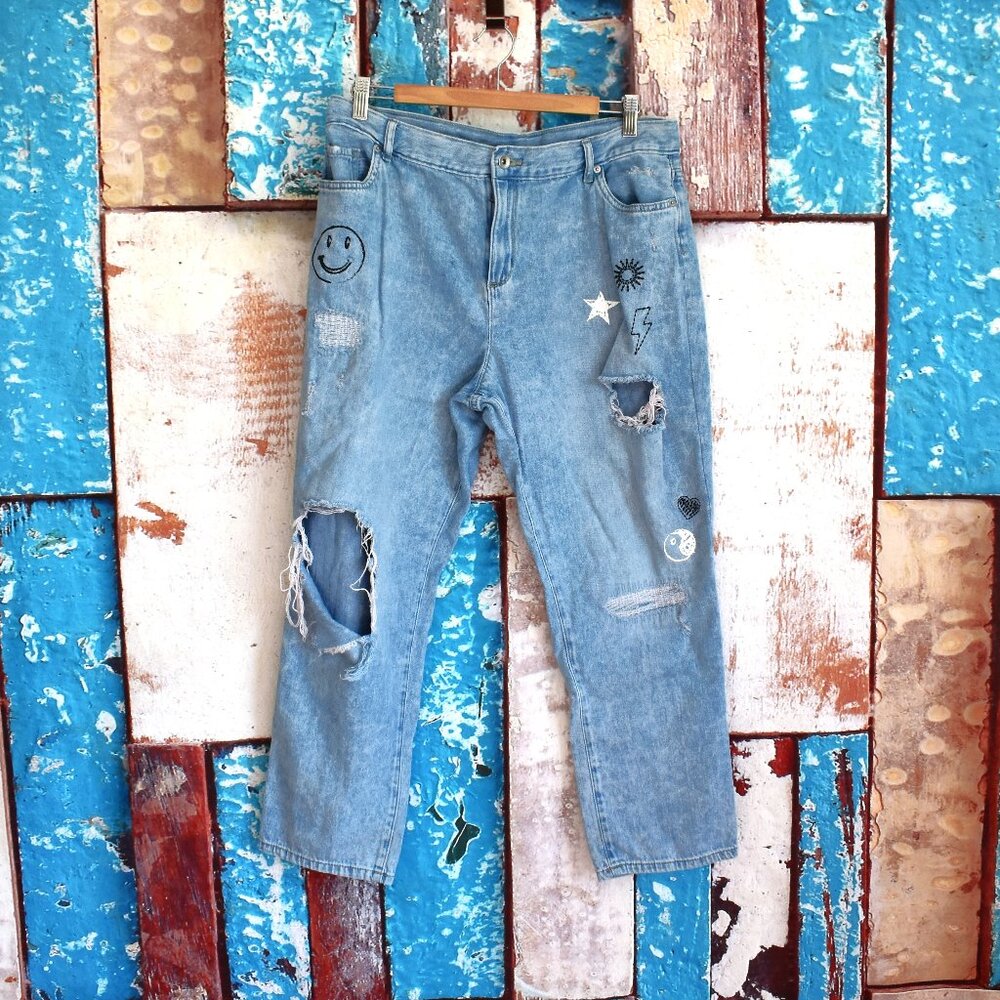 Women's Sugar & Jade Happy Face Button-Fly Jeans Distressed 20p Light Wash
